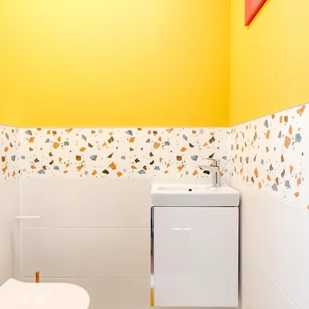 Luxury 2 Bdrm Getaway And Free Parking *