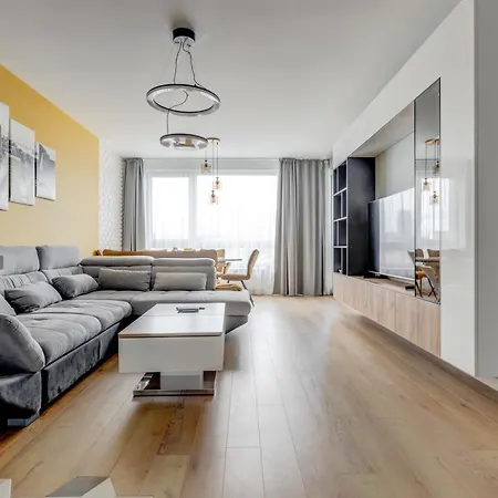 Апартамент Luxury 2 Bdrm Getaway And Free Parking София