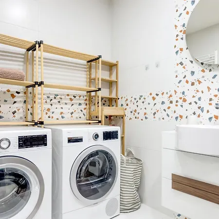 Luxury 2 Bdrm Getaway And Free Parking * София