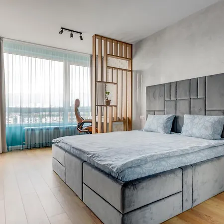 Luxury 2 Bdrm Getaway And Free Parking Apartment *