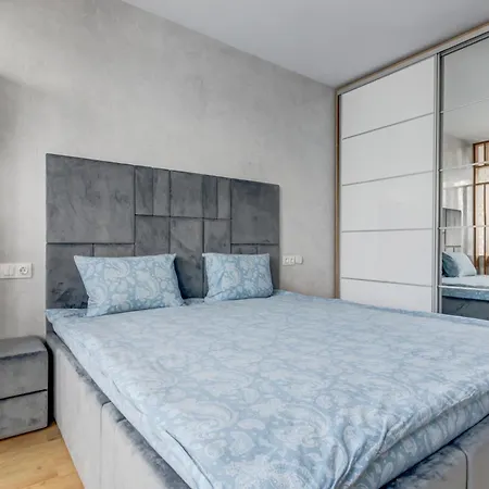 Luxury 2 Bdrm Getaway And Free Parking Апартамент София